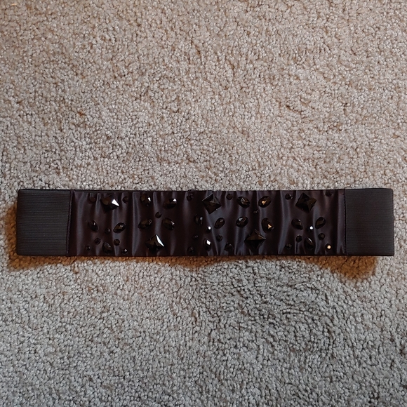 Black elastic belt with beads. - Picture 2 of 4